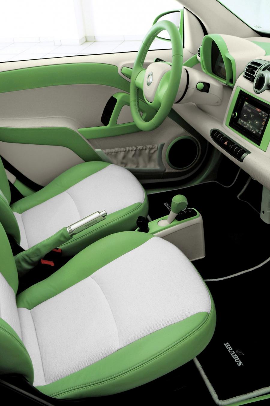 Интерьер Smart ForTwo Electric Drive Cabrio by Brabus 2009 года  (фото 2 из 18)